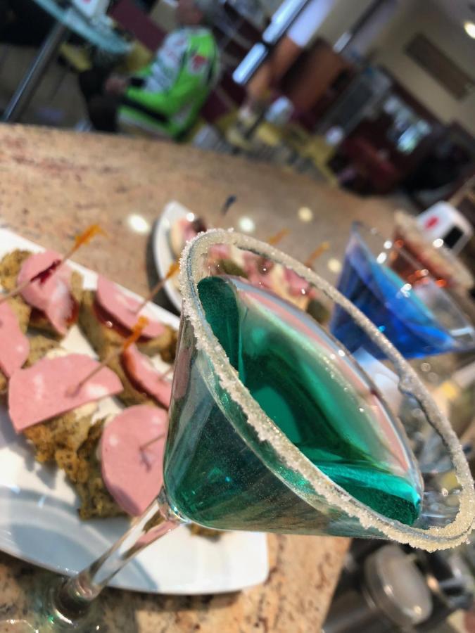 萨拉酒店 瓦尔博若纳 外观 照片